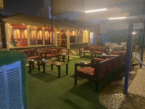 فلة و شاليه واسع بمسبح وثلاث غرف نوم ومجلس شعبي ومجلس مناسبات, Riyad (foto 2)