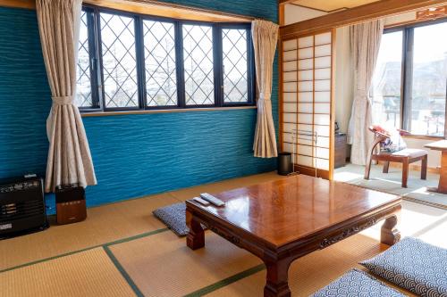 room detail thumbnail 0