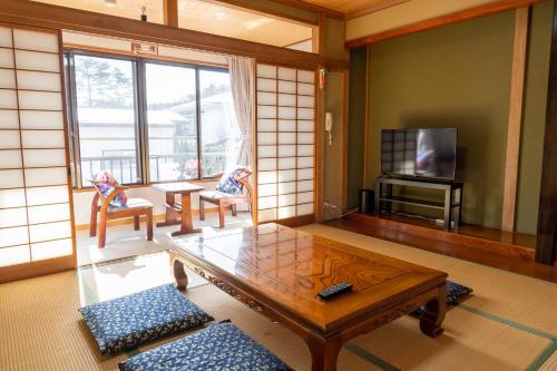 room detail thumbnail 1