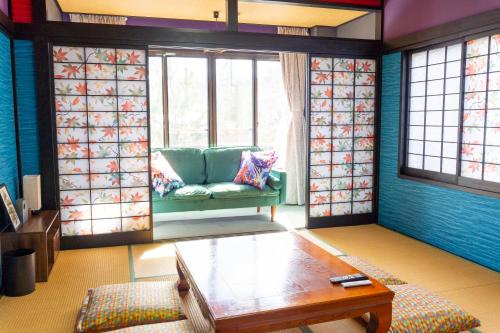 room detail thumbnail 0
