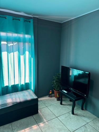 Shared lounge/TV area, Manzano lodge in Desamparados