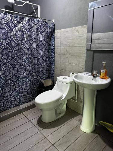 Shower, Manzano lodge in Desamparados