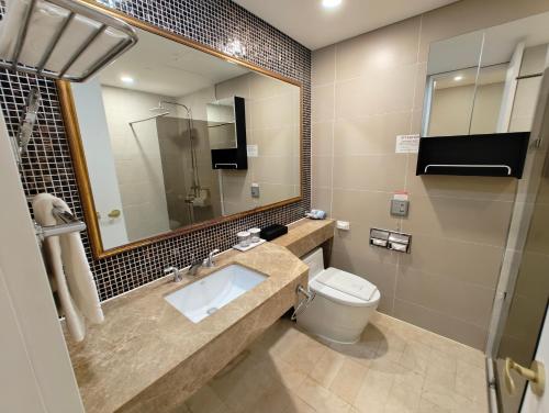 room detail thumbnail 2
