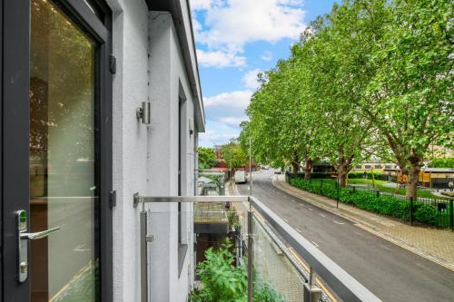 Unique Stylish Duplex | 2BR 2BA Balcony - image 14