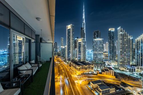 Elite Rooftop Pool and Burj Khalifa Panorama balcony 2Br apartment in Paramount Hotel Midtown, Dubai (photo 8)