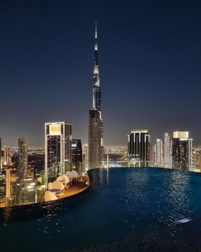 Elite Rooftop Pool and Burj Khalifa Panorama balcony 2Br apartment in Paramount Hotel Midtown, Dubai (photo 2)