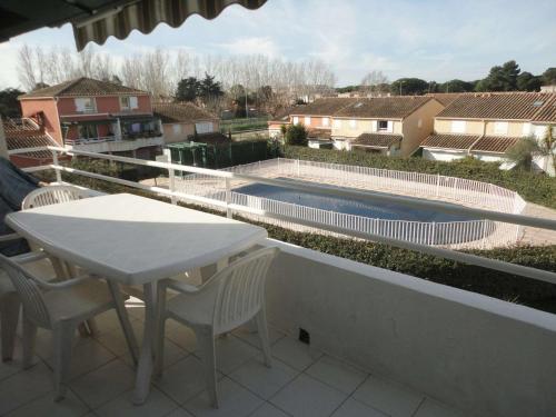Apartment room in Appt climatisé 4 pers piscine et parking - Le Grau-du-Roi - FR-1-250-300