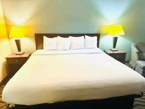 Red Roof Inn & Suites Lincoln - image 4