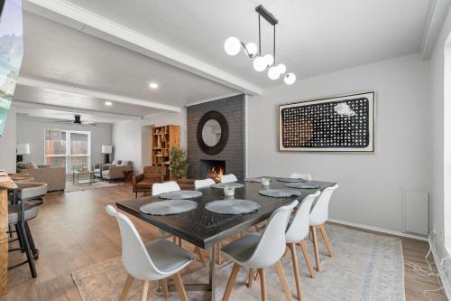 8BR Home 7 mins SNU, Sleeps 14 – khách sạn tại Ngoại Thành