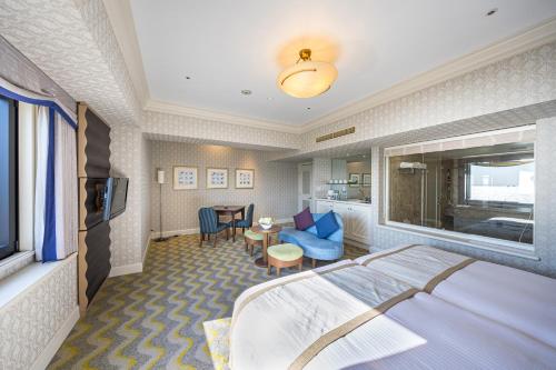 room detail thumbnail 1