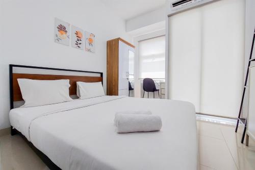 Homey and Warm Studio Room Serpong Garden Apartment By Travelio, Tangerang