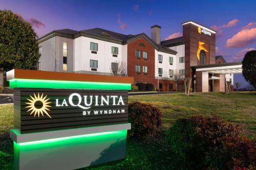 Exterior view, La Quinta Inn & Suites by Wyndham Loudon in Loudon (TN)