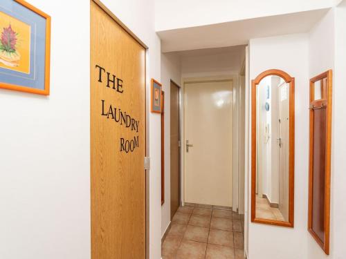 Apartment Lolo - Two Bedroom Apartment with Loggia and Street View