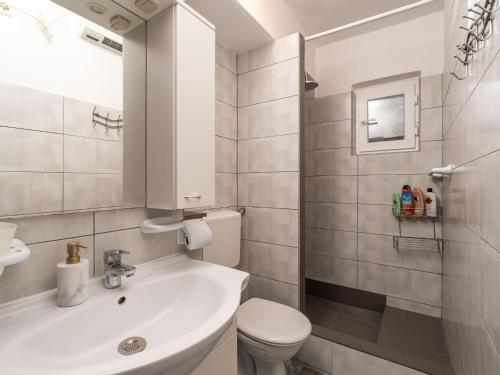 Apartment Lolo - Two Bedroom Apartment with Loggia and Street View