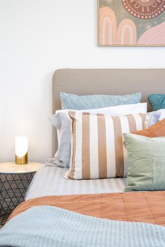 Luxe Flemington Cityscape views Pool Gym Parking