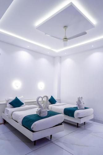 Standard Double Room image 10