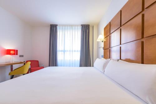 Hotel Zentral Ave - image 5