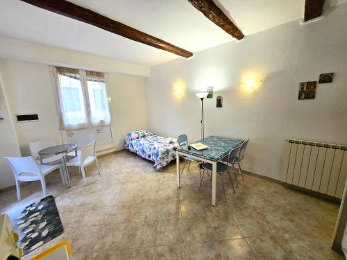 Two-Bedroom Apartment image 6