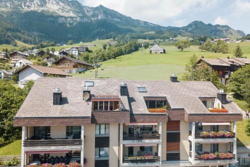 Apartment with Mountain View