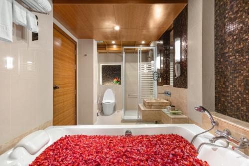 room detail thumbnail 2