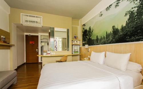 Double or Twin Room with Mountain View image 8