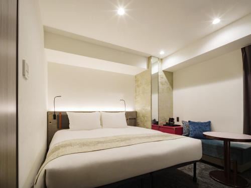 Double Room image 3