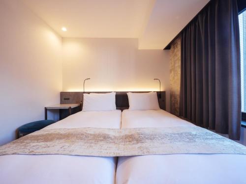 Twin Room image 4