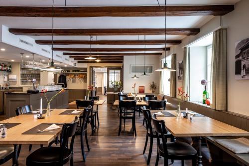 ห้องอาหาร, Landgasthof Adler in ไรน์เฟ็ลเด็น