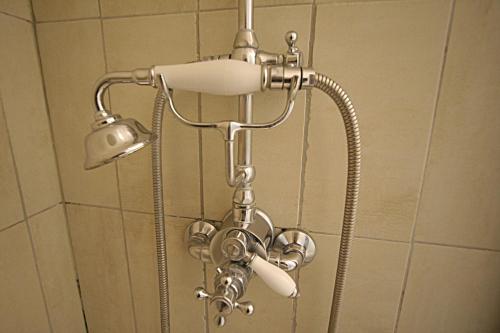 Paris Interiors Rentals - Le Marais Pompidou Center - image 4