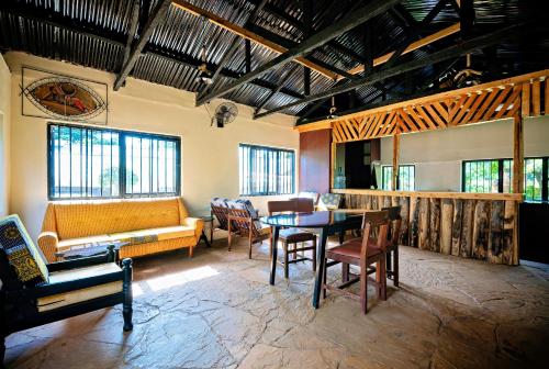 Iekārtas, The Dove Place, Sagana in Sagana