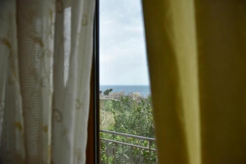 Three-Bedroom Apartment with Sea View image 4