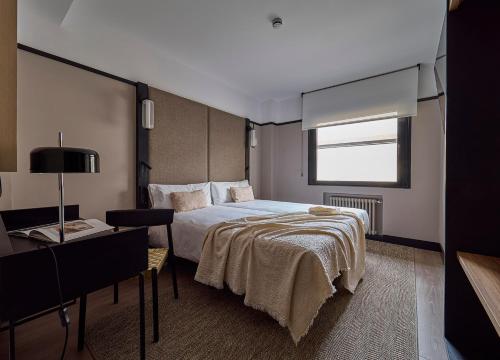 Double Room image 10