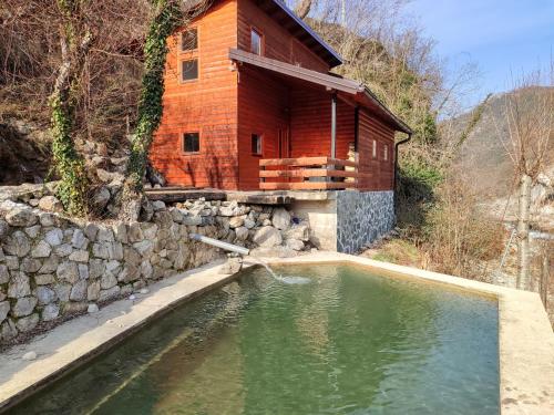 酒店外观, Potok kuca sa bazenom in 科尼茨
