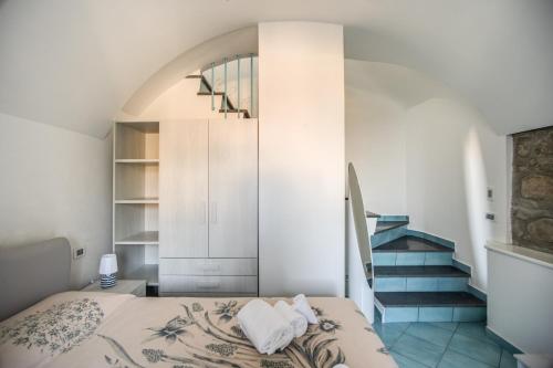 One-Bedroom Apartment image 4