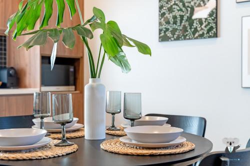 KozyGuru | Cobbitty | Brand New Stylish 4BR House in Cobbitty