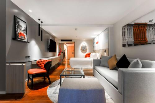 room detail thumbnail 1