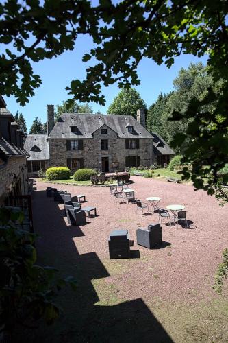 Logis Hotel Restaurant Manoir De L'Acherie in Villedieu-les-Poeles