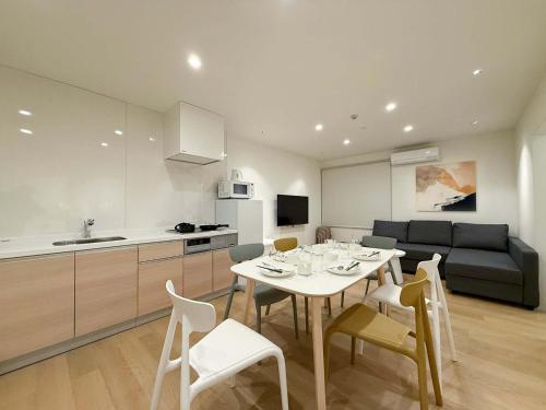 b hotel Nikkei - Central 3BR Apt Close to Shopping & Dining, Hiroshima
