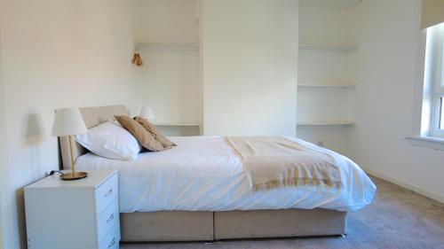 Holiday Home - Beautiful Two bedroom House in Glasgow & Free Parking, Glasgow (photo 4)
