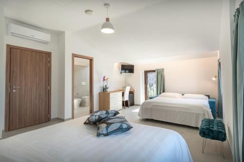 Queen Room image 10