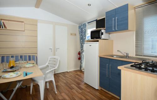 Mobile Home (6 Adults)