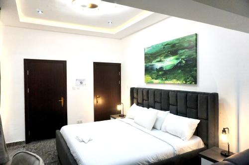 One-Bedroom Apartment image 10