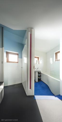 ห้องน้ำ, Peace and Love House in เคนท์