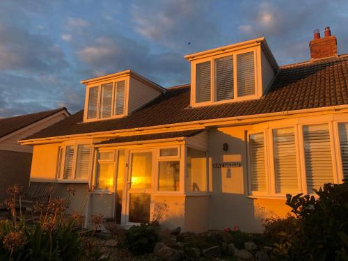 Facilities, Baywatch Mawgan Porth Spacious Home sleeps 9, Games room, Parking & Garden in Trenance
