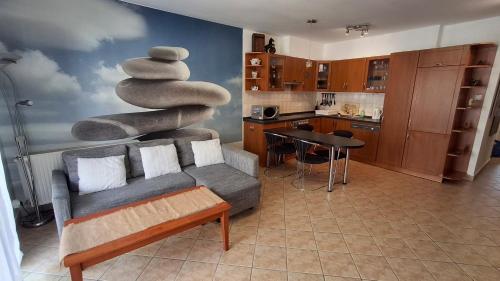 BOK - Central modern 2BR Apt w balcony, FREE INDOOR PARKING!, Budapešť