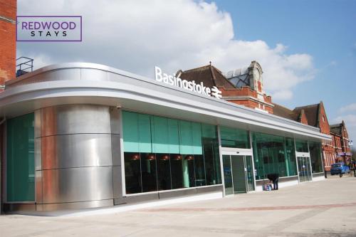 Premium Serviced Apartment in Basingstoke Town Centre By Redwood Stays in Basingstoke