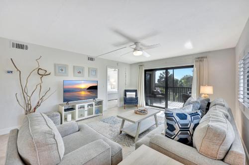 Two-Bedroom Apartment room in Sandpiper Beach 503