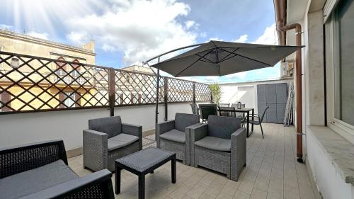 Rome Apartment with terrace - image 13