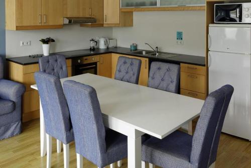 Kitchen, Hildibrand Apartment Hotel in Neskaupstadur