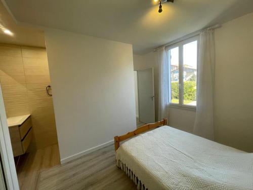 Appartement cosy avec terrasse jardin et parking à 200m de la plage - image 5